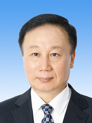 馬宏偉，男，滿族，1969年4月生，研究生學歷，中共黨員，現(xiàn)任人民日報社副總編輯。