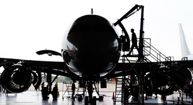 ?？冢鹤哌M自貿(mào)港飛機維修“4S店”